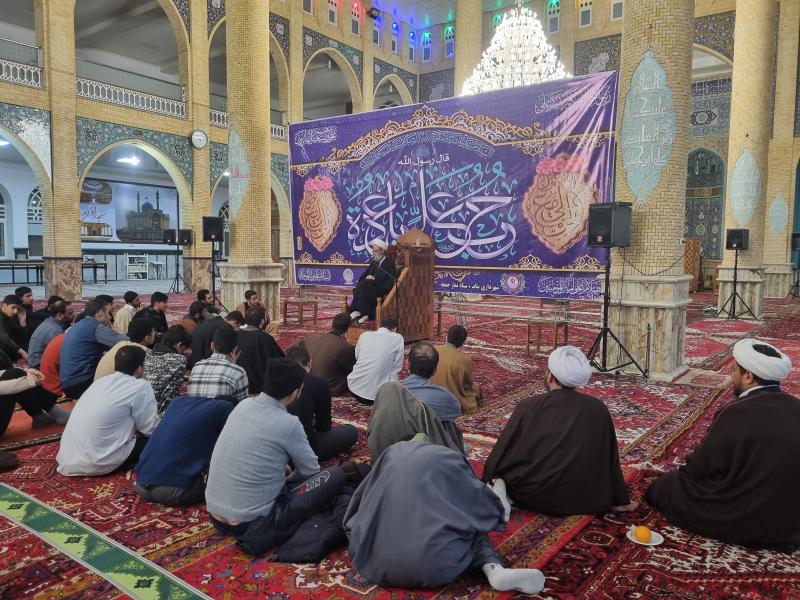تصاویری از برگزاری مراسم اعتکاف در مصلای اعظم بناب واجرای برنامه های روزانه وسخنرانی ها در جمع معتکفین