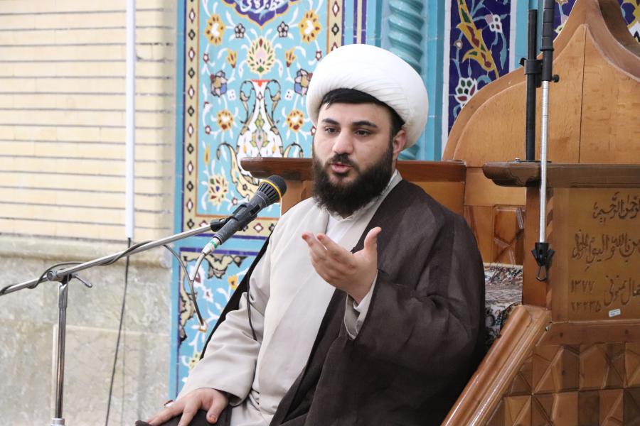 نشست صمیمی اساتید وطلاب با مدیر دفتر امور نخبگان واستعداد های درخشان حجت الاسلام حسین فخر روحانی