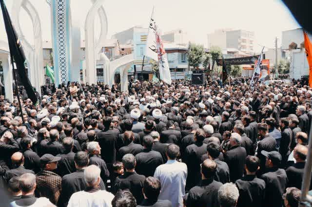 گزارش تصویری از عزاداری طلاب حوزه و روحانیون و مومنین و متدینین مردم بناب ظهر عاشورای حسینی ع در بناب
